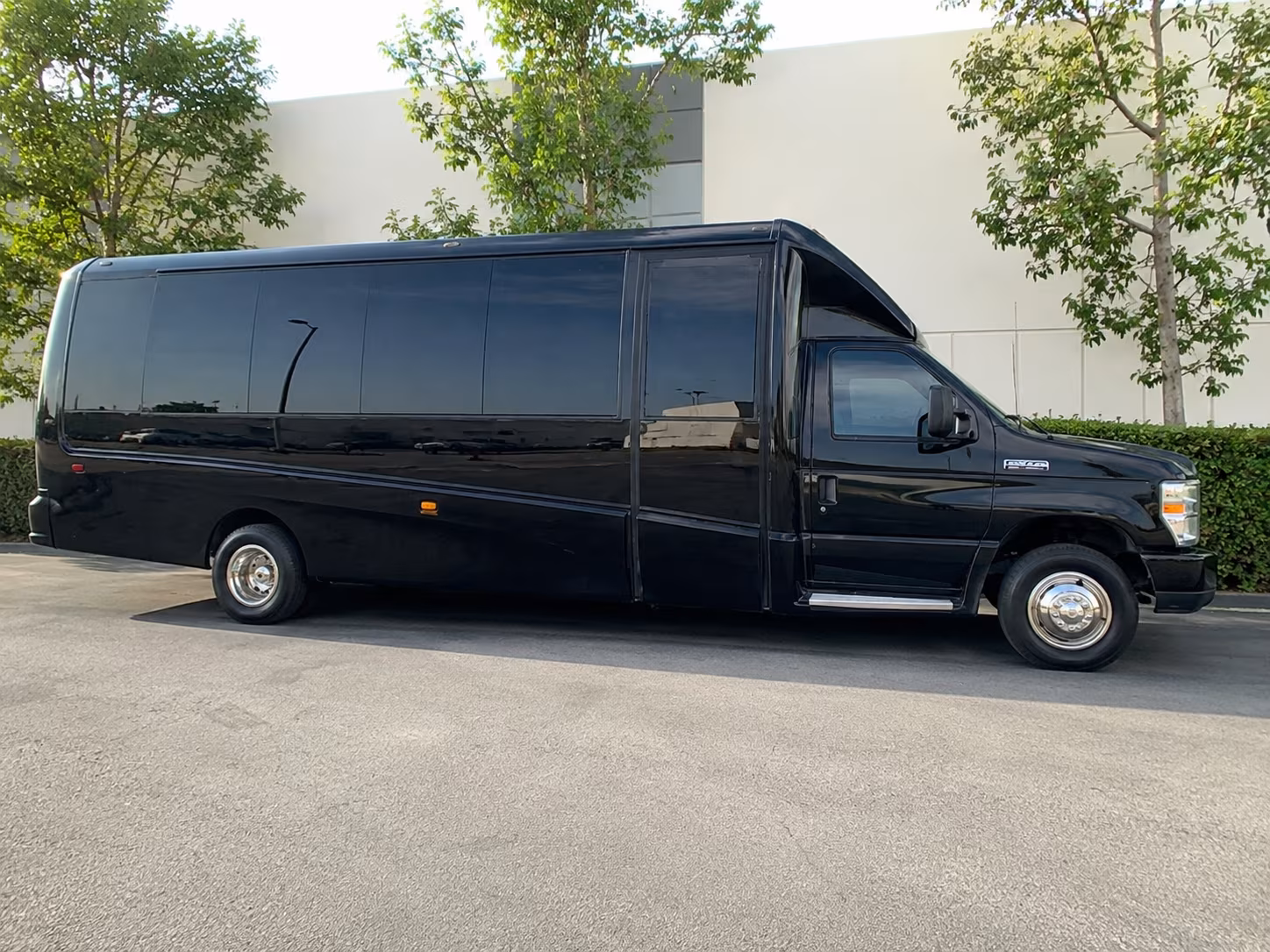 concert shuttle buses for groups heading to first avenue and the minneapolis music district